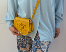 Charger l'image dans la galerie, Tooled Cut Work Leather Purse