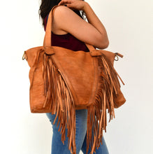 Charger l'image dans la galerie, Camel Fringe Leather Purse