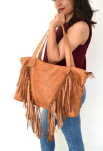 Charger l'image dans la galerie, Camel Fringe Leather Purse
