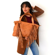 Charger l'image dans la galerie, Camel Fringe Leather Purse