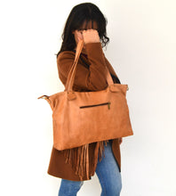Charger l'image dans la galerie, Camel Fringe Leather Purse