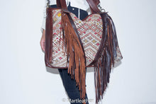 Charger l'image dans la galerie, Fringe kilim leather bag.