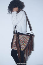Charger l'image dans la galerie, Fringe kilim leather bag.