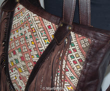 Charger l'image dans la galerie, Fringe kilim leather bag.