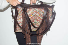 Charger l'image dans la galerie, Fringe kilim leather bag.