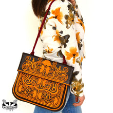 Charger l'image dans la galerie, Hand embroidered leather bag