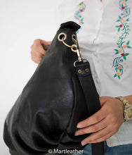 Charger l'image dans la galerie, Black Leather Hobo Bag