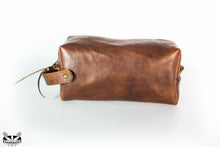 Charger l'image dans la galerie, Leather Dopp Kit