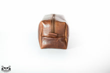 Charger l'image dans la galerie, Leather Dopp Kit