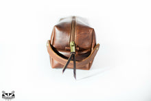 Charger l'image dans la galerie, Leather Dopp Kit